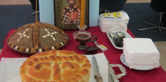 Резање славског колача